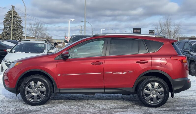 
								2015 Toyota RAV4 4 portes LE traction avant full									