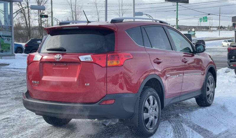 
								2015 Toyota RAV4 4 portes LE traction avant full									