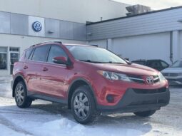 
										2015 Toyota RAV4 4 portes LE traction avant full									