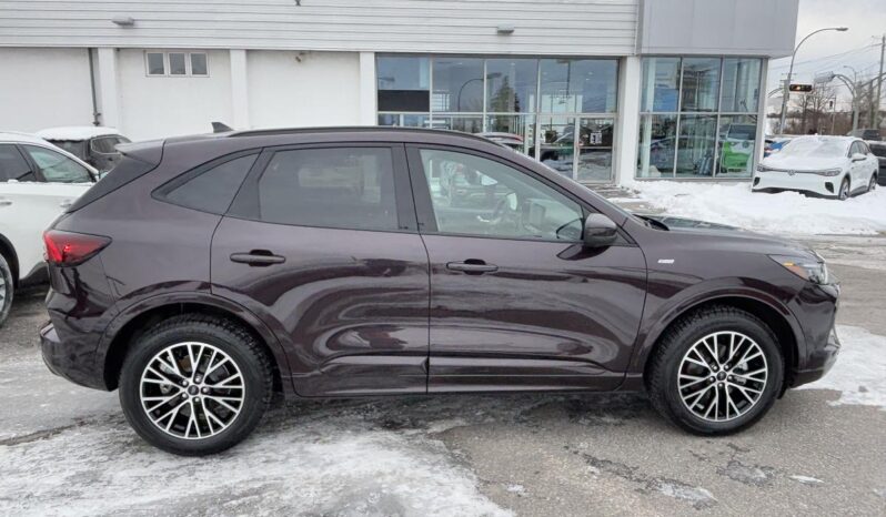 
								2023 Ford Escape ST-Line TI full									