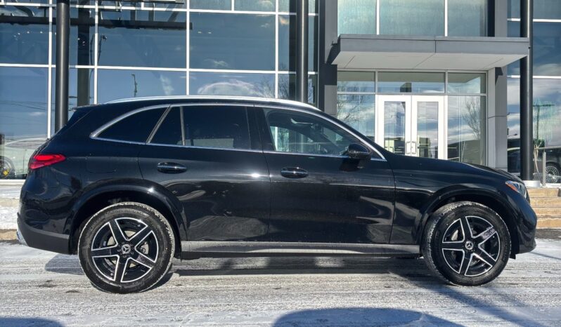 
								2025 Mercedes-Benz GLC300 4MATIC SUV full									