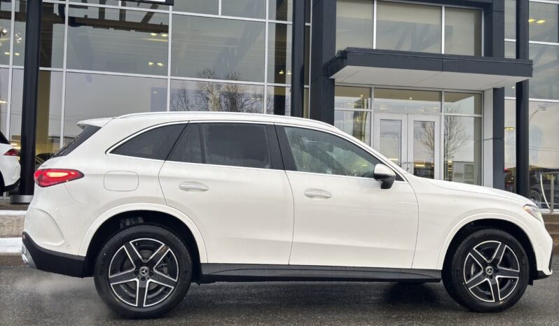 
								2025 Mercedes-Benz GLC300 4MATIC SUV full									