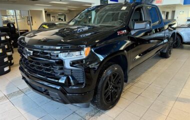 2022 Chevrolet Silverado 1500 Crew Cab 4×4 RST / Standard Box