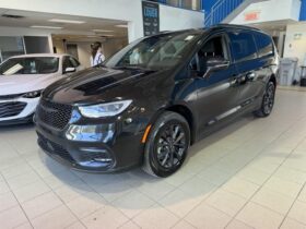 2022 Chrysler Pacifica Touring Awd