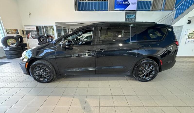 
								2022 Chrysler Pacifica Touring AWD full									