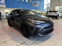 
										2022 Toyota C-HR XLE Premium full									