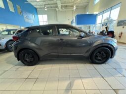 
										2022 Toyota C-HR XLE Premium full									