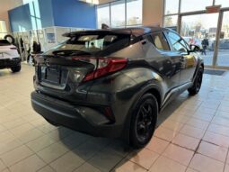 
										2022 Toyota C-HR XLE Premium full									