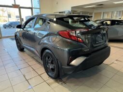 
										2022 Toyota C-HR XLE Premium full									