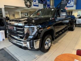 2025 GMC Sierra 3500 4WD Crew Cab Long Box SLE