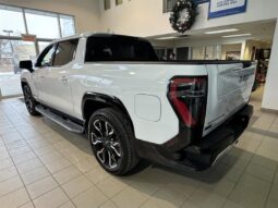 
										2025 GMC Sierra e4WD Crew Cab Extended Range Denali full									