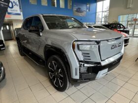 2025 GMC Sierra e4WD Crew Cab MAX Range Denali