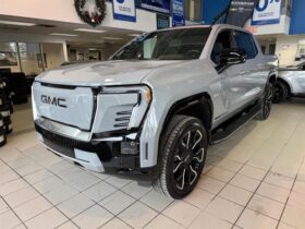 2025 GMC Sierra e4WD Crew Cab MAX Range Denali