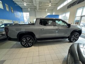 2025 GMC Sierra e4WD Crew Cab MAX Range Denali