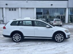 
										2017 Volkswagen Golf Alltrack Familiale 4 portes full									