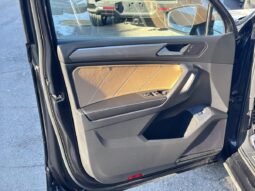 
										2022 Volkswagen Tiguan Comfortline R-Line Black full									