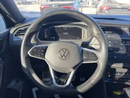 
										2022 Volkswagen Tiguan Comfortline R-Line Black full									