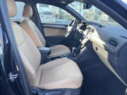 
										2022 Volkswagen Tiguan Comfortline R-Line Black full									