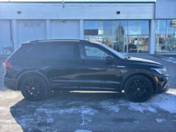 
										2022 Volkswagen Tiguan Comfortline R-Line Black full									