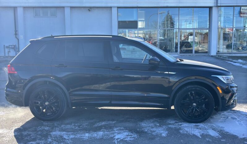 
								2022 Volkswagen Tiguan Comfortline R-Line Black full									