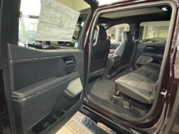 
										2025 GMC Sierra e4WD Crew Cab MAX Range Denali full									