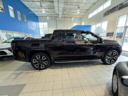 
										2025 GMC Sierra e4WD Crew Cab MAX Range Denali full									