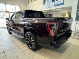 
										2025 GMC Sierra e4WD Crew Cab MAX Range Denali full									