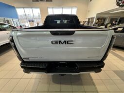 
										2025 GMC Sierra e4WD Crew Cab MAX Range Denali full									