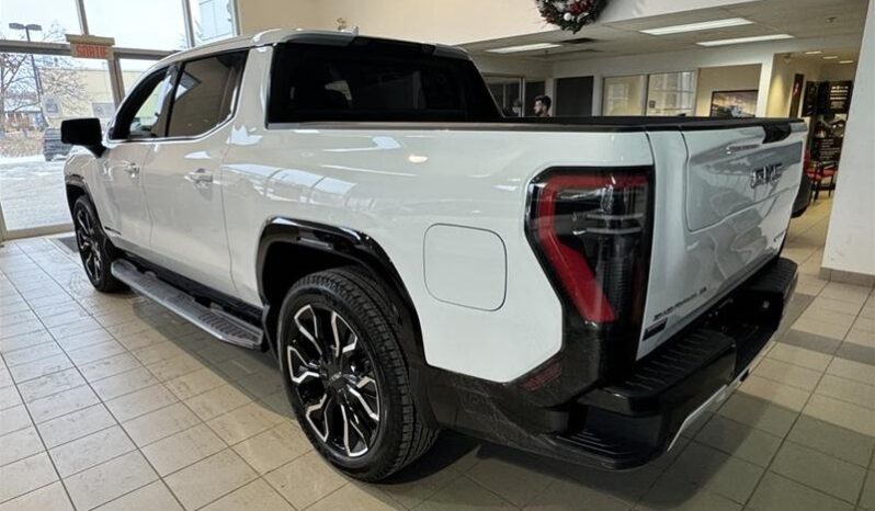 
								2025 GMC Sierra e4WD Crew Cab MAX Range Denali full									