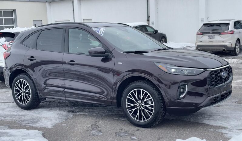 
								2023 Ford Escape ST-Line TI full									