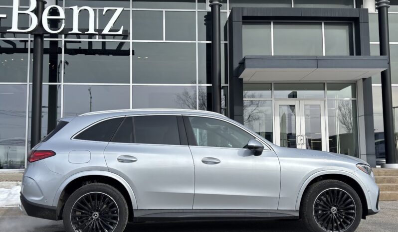 
								2025 Mercedes-Benz GLC300 4MATIC SUV full									