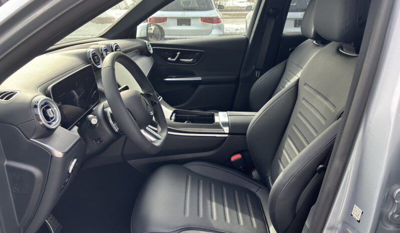 
								2025 Mercedes-Benz GLC300 4MATIC SUV full									