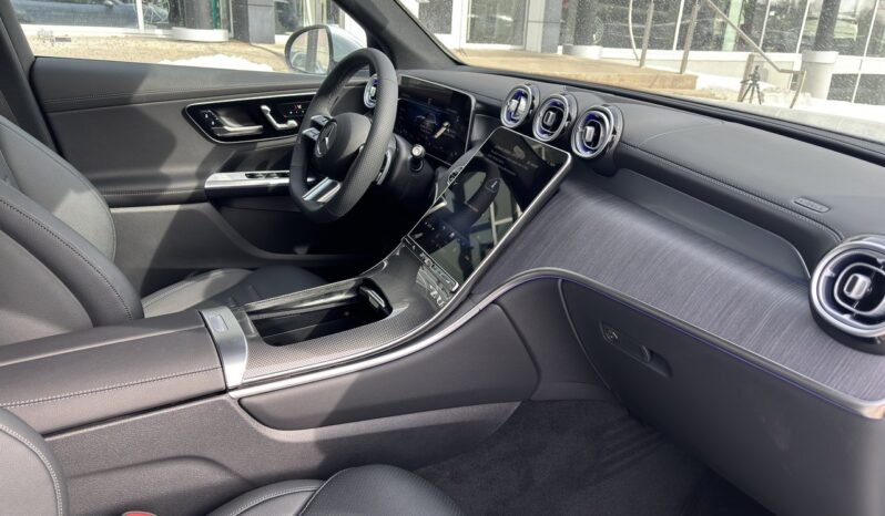 
								2025 Mercedes-Benz GLC300 4MATIC SUV full									