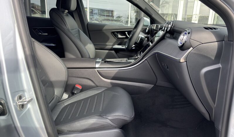 
								2025 Mercedes-Benz GLC300 4MATIC SUV full									