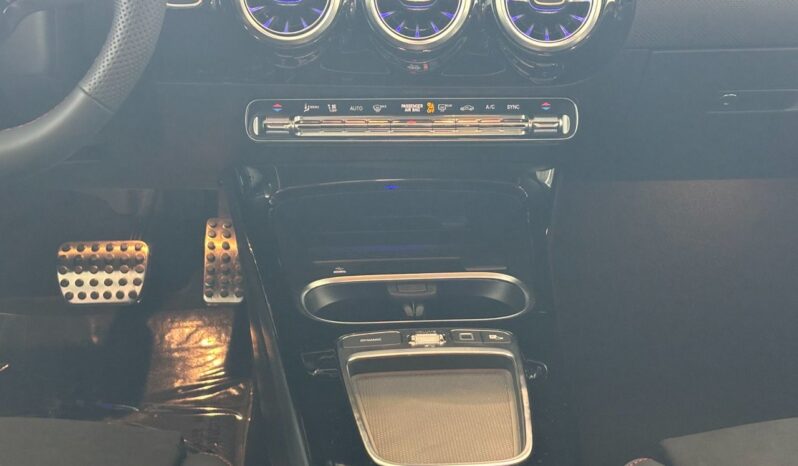 
								2025 Mercedes-Benz CLA 250 4MATIC full									