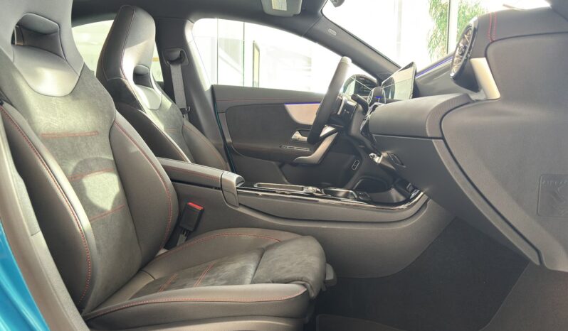 
								2025 Mercedes-Benz CLA 250 4MATIC full									