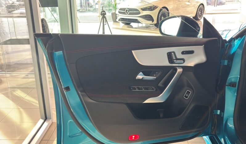 
								2025 Mercedes-Benz CLA 250 4MATIC full									