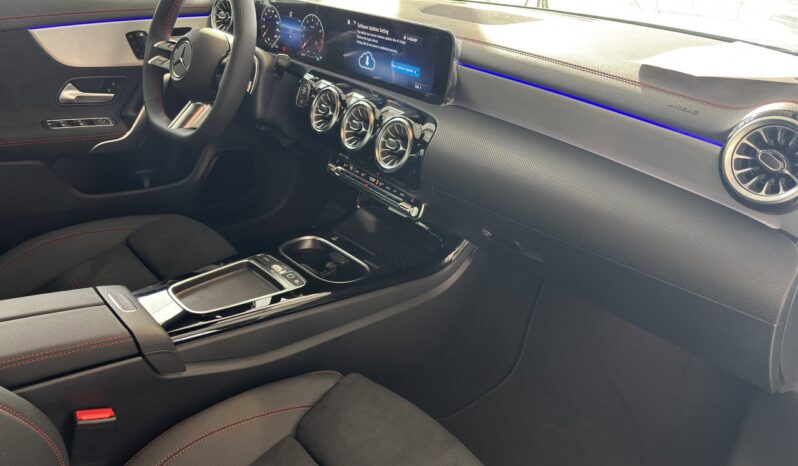 
								2025 Mercedes-Benz CLA 250 4MATIC full									