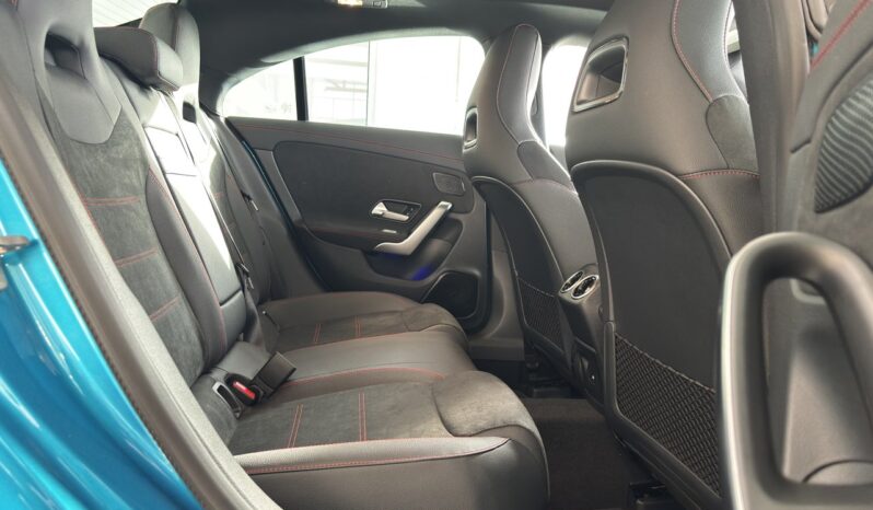 
								2025 Mercedes-Benz CLA 250 4MATIC full									