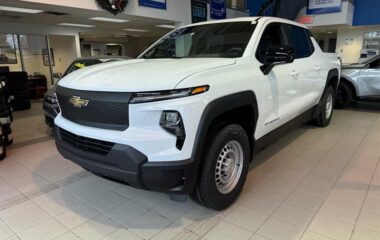 2025 Chevrolet Silverado EV e4WD Crew Cab MAX Range Work Truck