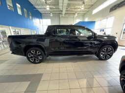 
										2025 GMC Sierra e4WD Crew Cab MAX Range Denali full									