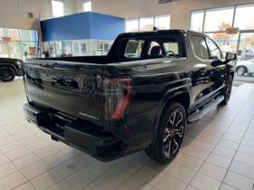 2025 GMC Sierra e4WD Crew Cab MAX Range Denali