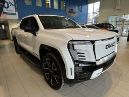 
										2025 GMC Sierra e4WD Crew Cab MAX Range Denali full									