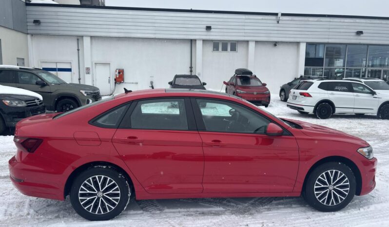 
								2021 Volkswagen Jetta Highline 1.4t 8sp At full									