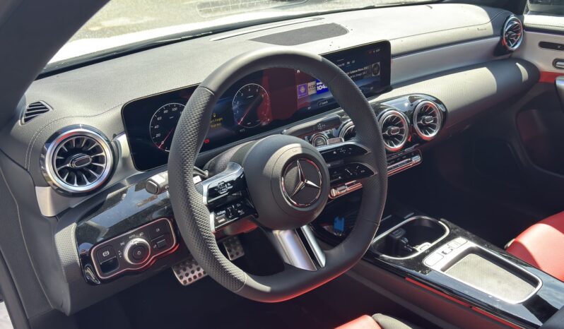 
								2025 Mercedes-Benz CLA 250 4MATIC full									