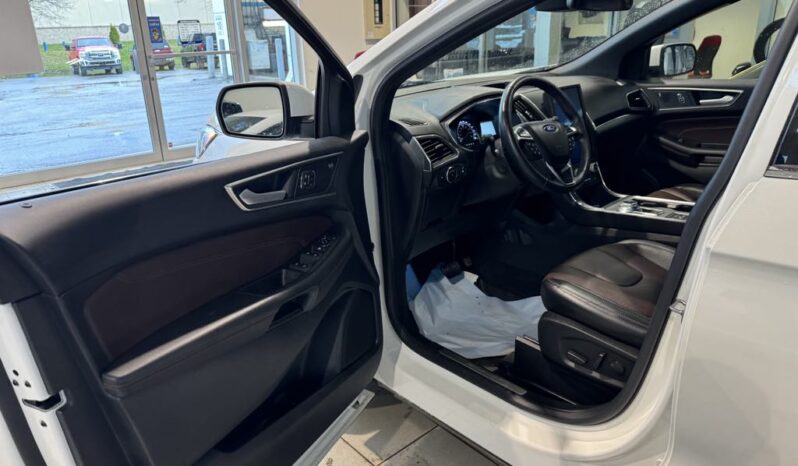 
								2021 Ford Edge Titanium Awd full									