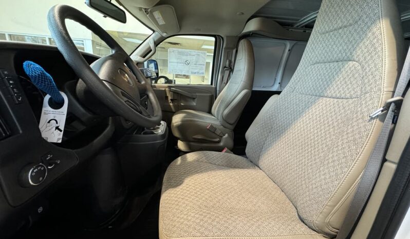 
								2025 Chevrolet Express Cargo Van 2500 Regular full									