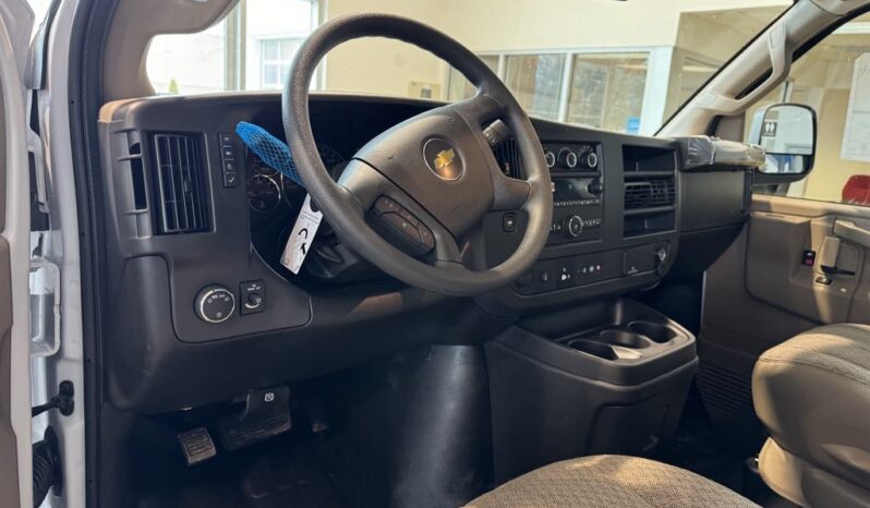 
								2025 Chevrolet Express Cargo Van 2500 Regular full									