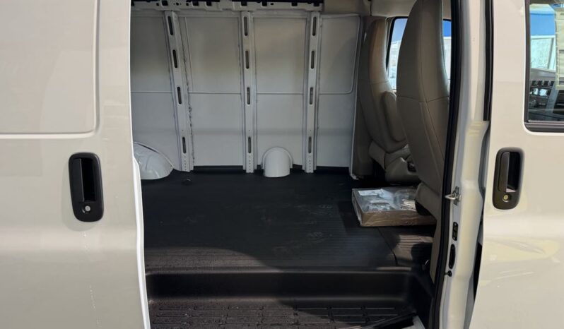 
								2025 Chevrolet Express Cargo Van 2500 Regular full									