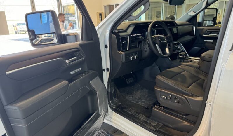 
								2025 GMC Sierra 1500 Crew Cab Standard full									